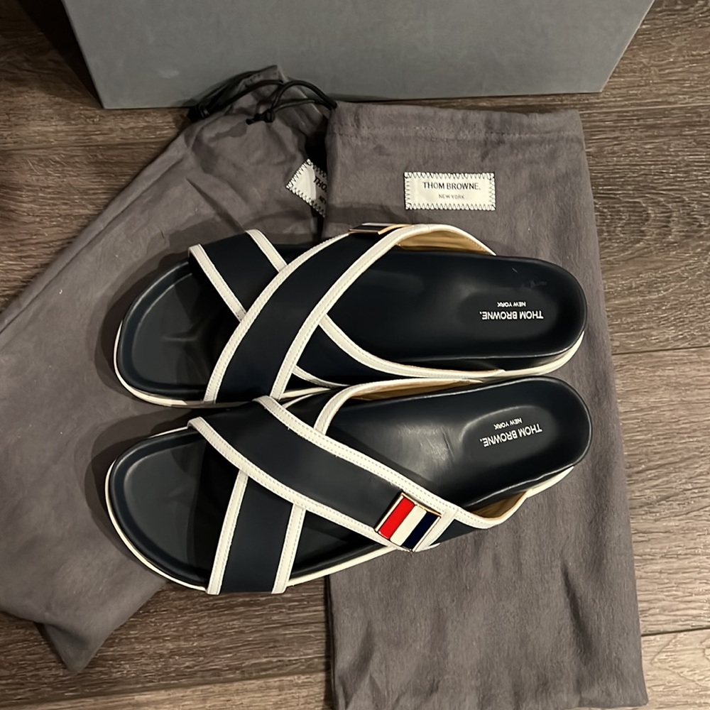 Thom Browne cross cross sandals w/RWB enamel buckle in vitello calf. Leather. - Picture 6 of 6